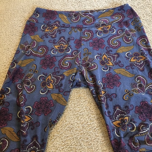 Lularoe leggings - TC - Picture 2 of 4